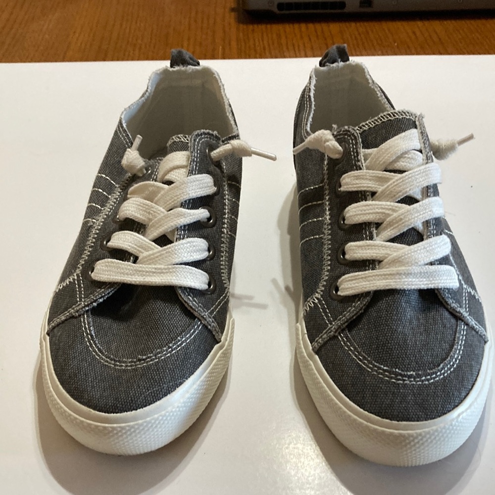 MAURICES Betsy Gray Canvas Slip On Fashion Sneakers - Size 8M
